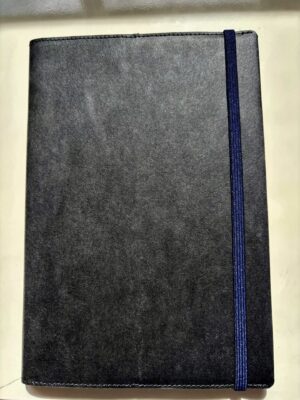 無印良品のA5サイズ　ジーンズラベルノートカバーにミドリのクリップバンドを付けてみた